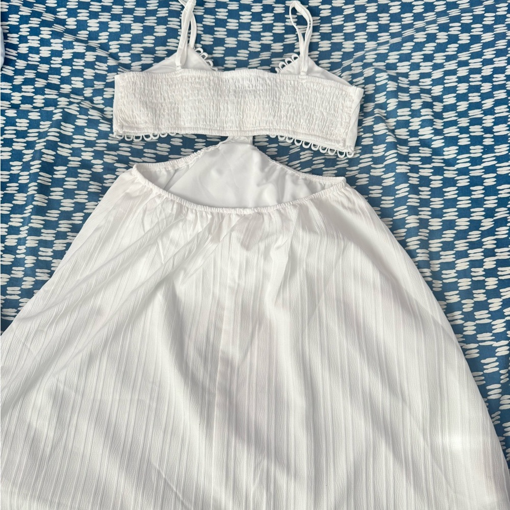 SHEIN Classic White Top - Picture 4 of 4